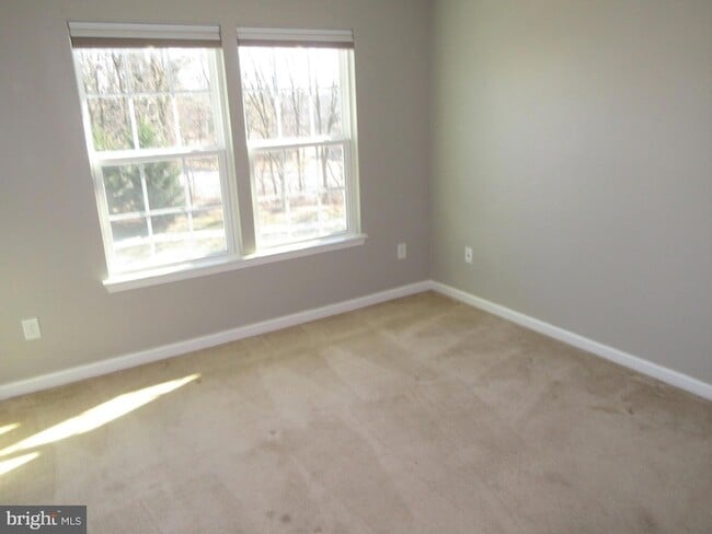 Building Photo - 1305 Madison Ln