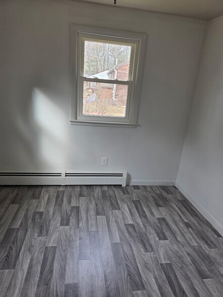 Building Photo - 139 Buck St