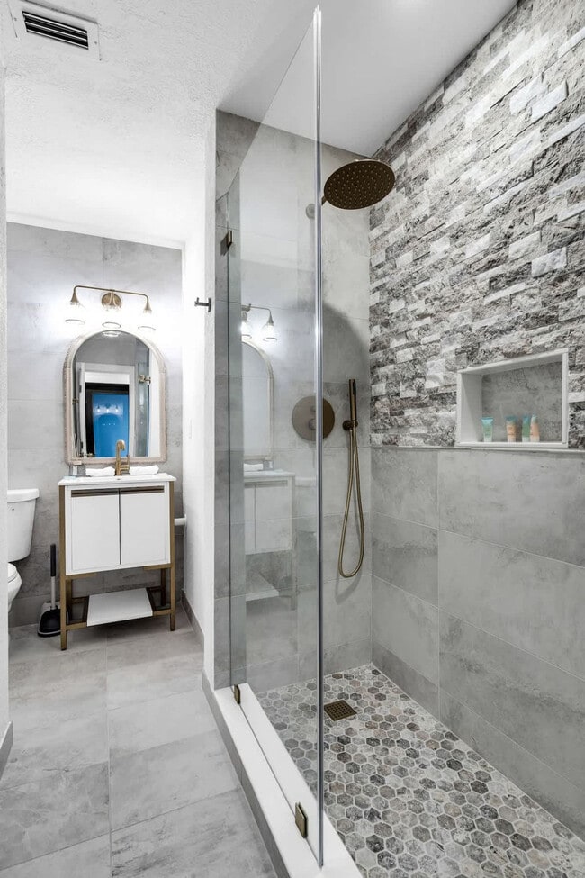 Building Photo - 6450 Perry St