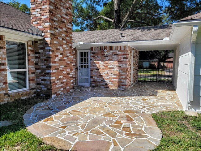 Building Photo - 11926 Stillwater Dr