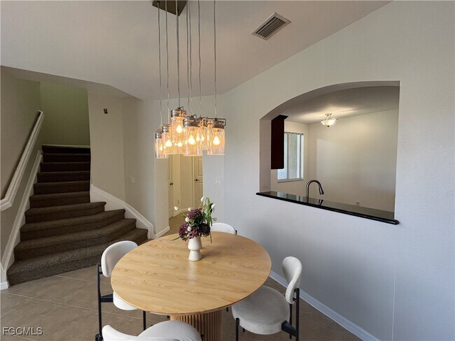 Building Photo - 9999 Chiana Cir