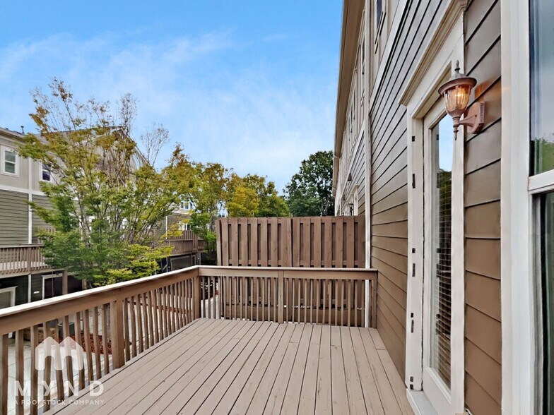 Building Photo - 3020 Eltham Pl