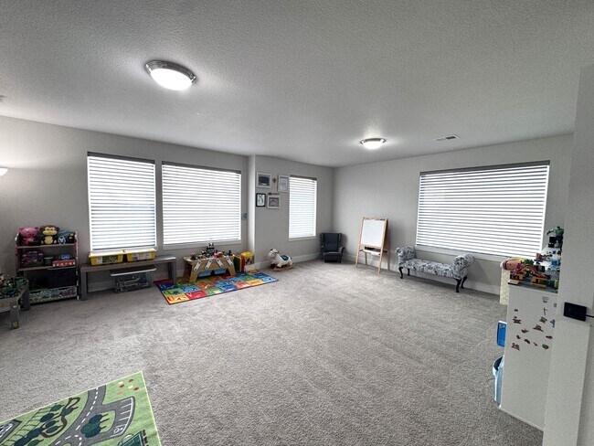 Building Photo - 4078 SE 70th Ave