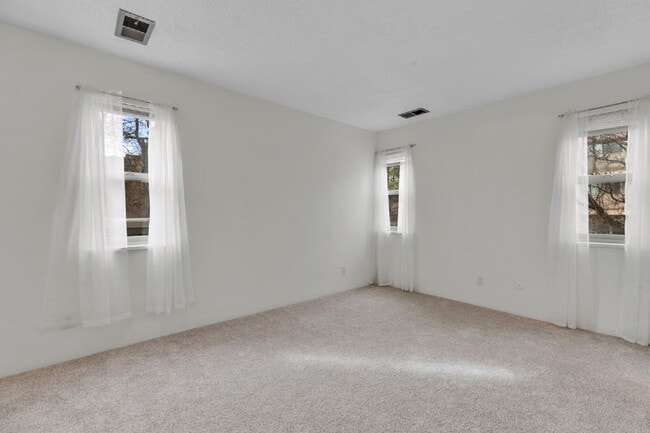 Building Photo - "Charming 2-Bed Oasis in Boulder with Spacious 862 Sq Ft Living!"