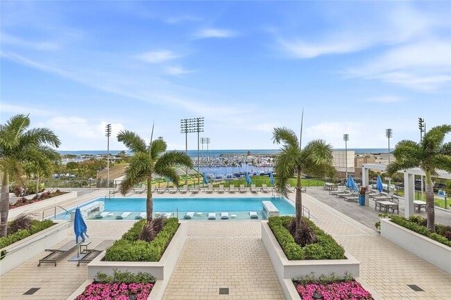 Building Photo - 301 1st St S