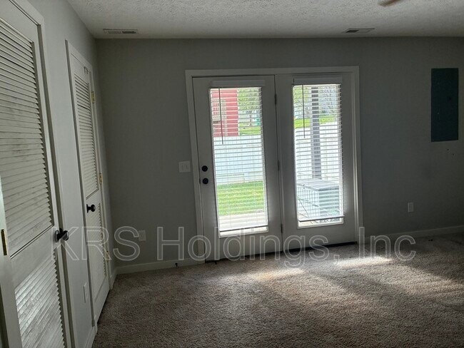 Building Photo - 1234 Poet's Ct