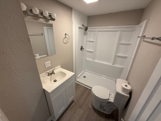 Building Photo - 1335-1335 W Mt Vernon St