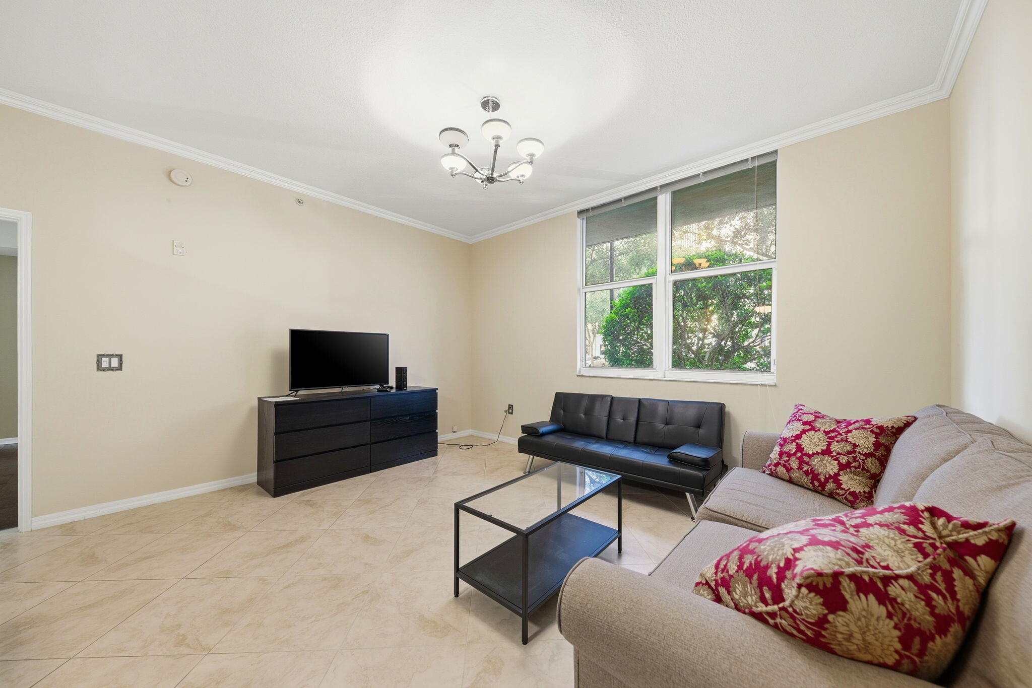 Building Photo - 2421 NE 65th St