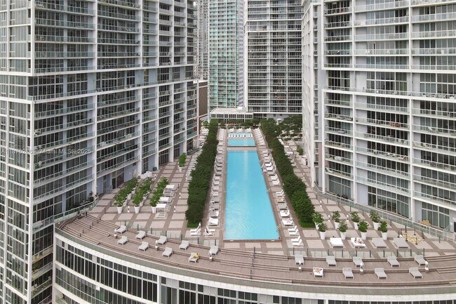 Building Photo - 485 Brickell Ave