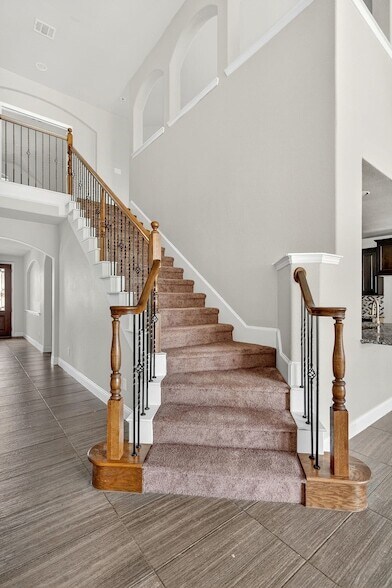 Building Photo - 1012 Summer Ln