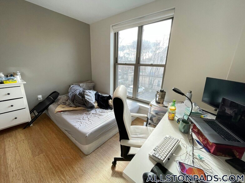 Building Photo - 40 Malvern St