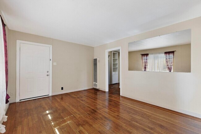 Building Photo - 156 Hilton Ave NW