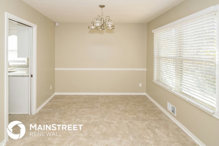 Building Photo - 1525 Pine Tree Dr