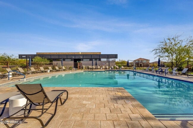 Building Photo - 5823 E Rose Garden Ln