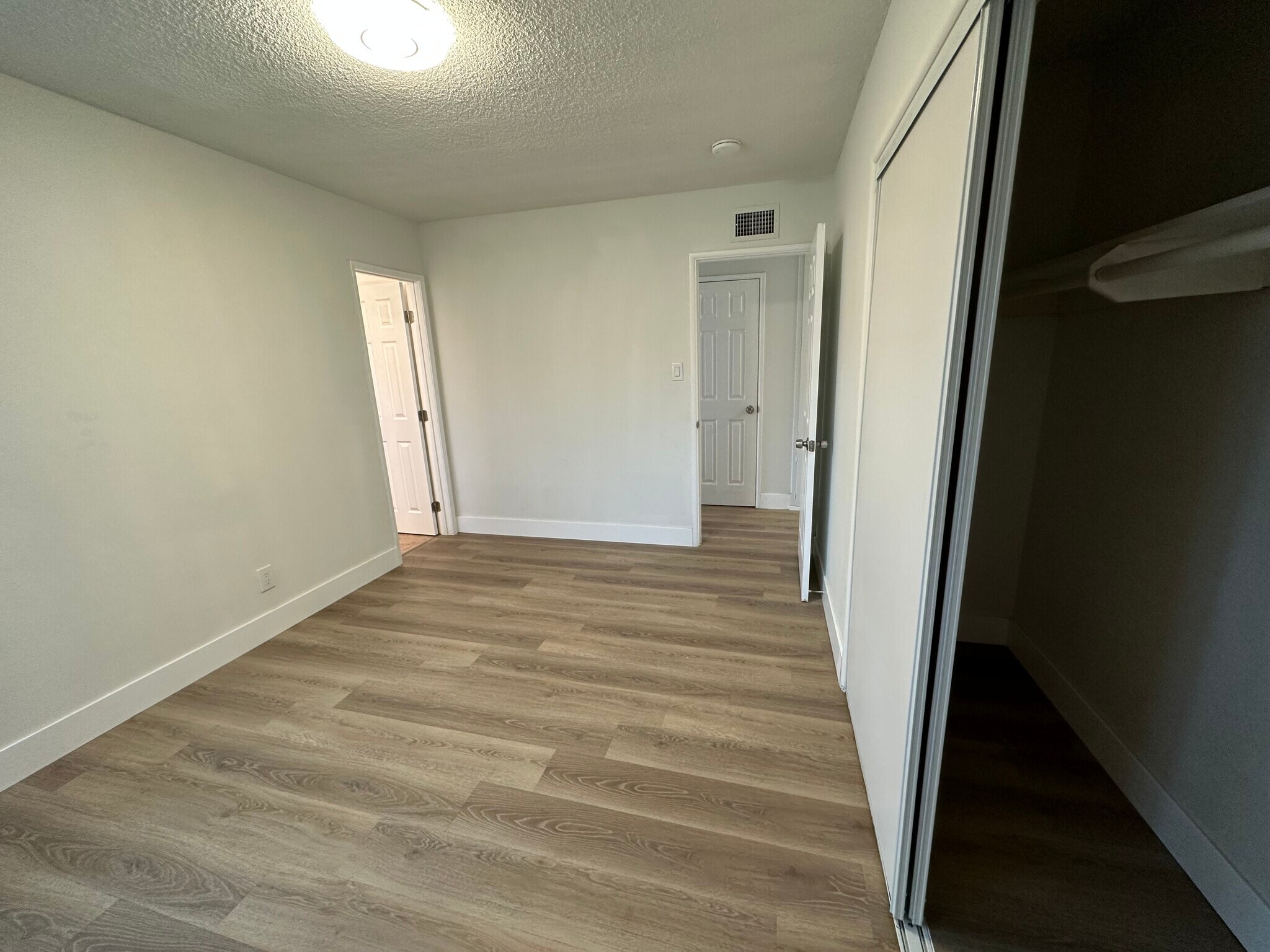 Building Photo - 556 Myrtle Ave