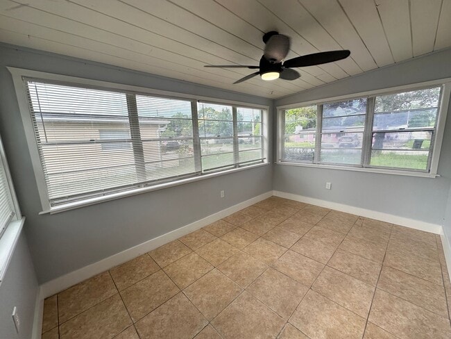 Building Photo - 4-Bedroom Home with Modern Touches!