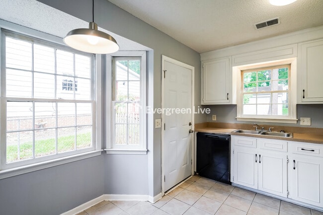 Building Photo - 108 Gales River Rd