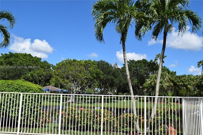 Building Photo - 991 Crestview Cir