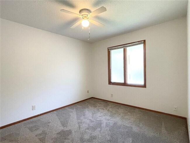 Building Photo - 5420 Mallard Ln