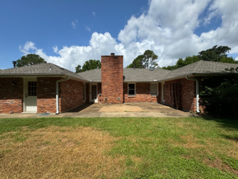 Building Photo - 107 Ledyard Dr