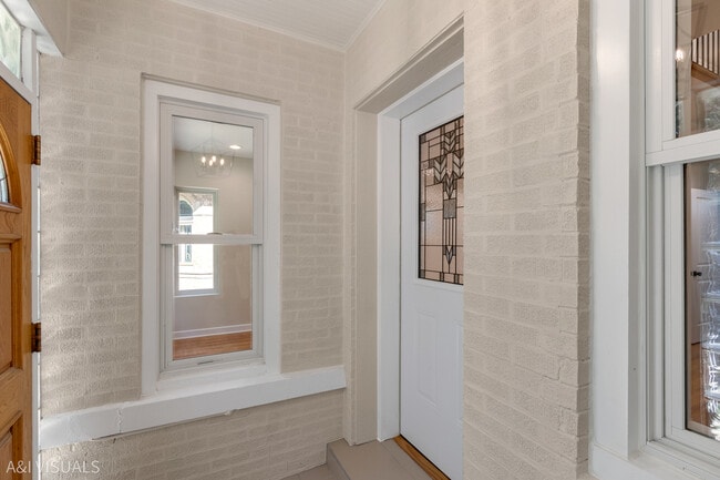 Building Photo - 5841 N Medina Ave