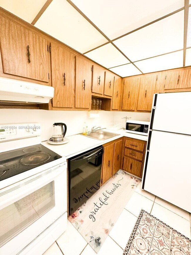 Building Photo - 20335 W Country Club Dr