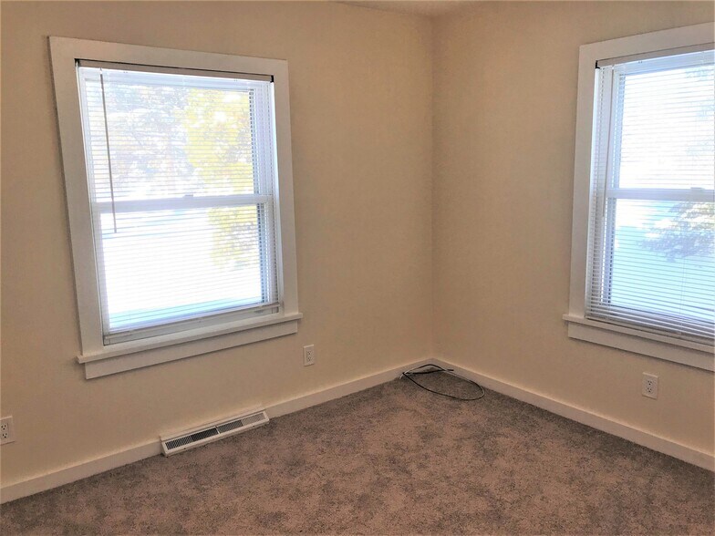 Building Photo - 5257 Irish Ln