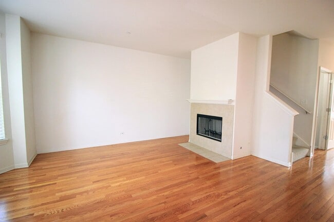 Building Photo - 365 Bradbury Ln