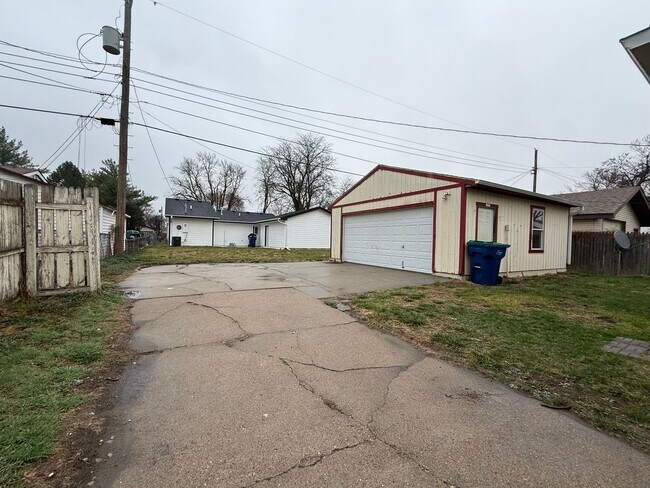 Building Photo - Charming 3-Bedroom Carter Lake Home w/ Garage & Fenced Yard!