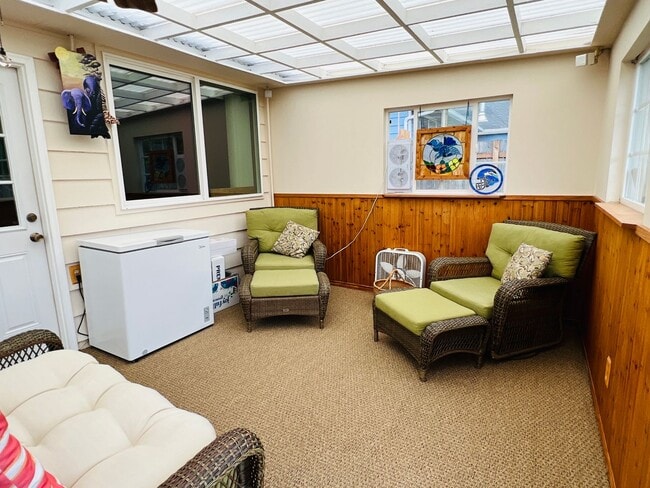 Building Photo - Beautiful yard, 3 bedroom 1 bath rambler i...