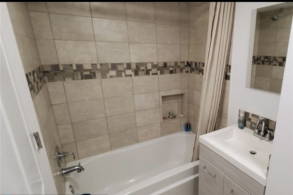 Master bathroom. - 1826 N Dixie Hwy