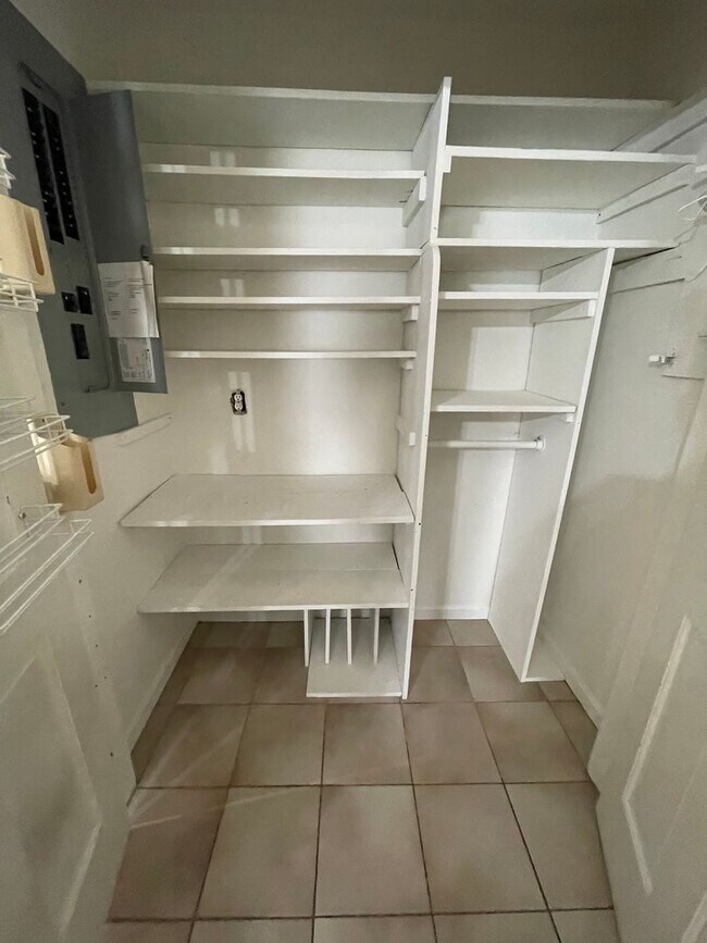 Building Photo - Large 4/4 House in Maplewood $2,650