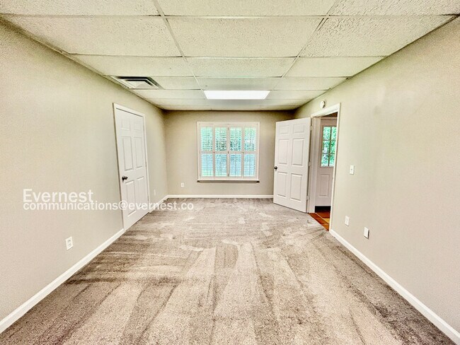 Building Photo - Limited Time Special Offer / Spacious 4 Bedroom Home in Suwanee / Large Yard / Pet Friendly