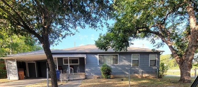 Building Photo - 1028 Ellingson Ln