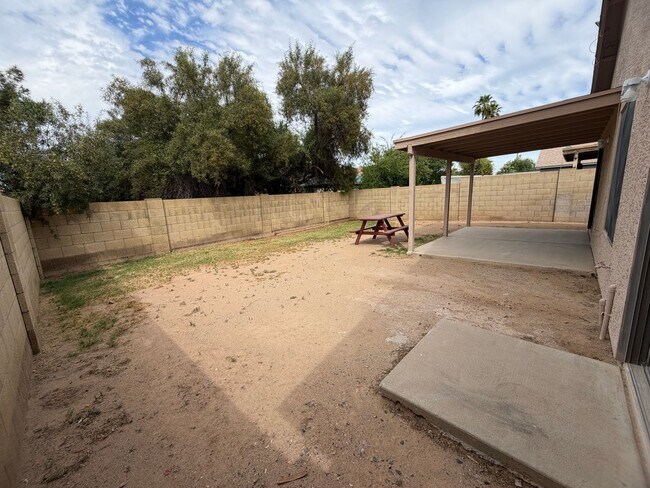 Building Photo - Newly Remodeled Glendale Home