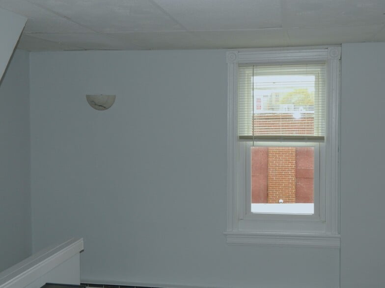 Building Photo - 322 N Franklin St