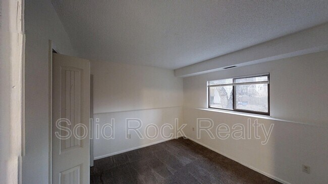 Building Photo - 445 W Van Buren St