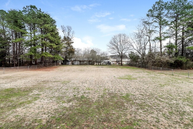 Building Photo - 60 River Oaks Dr SW