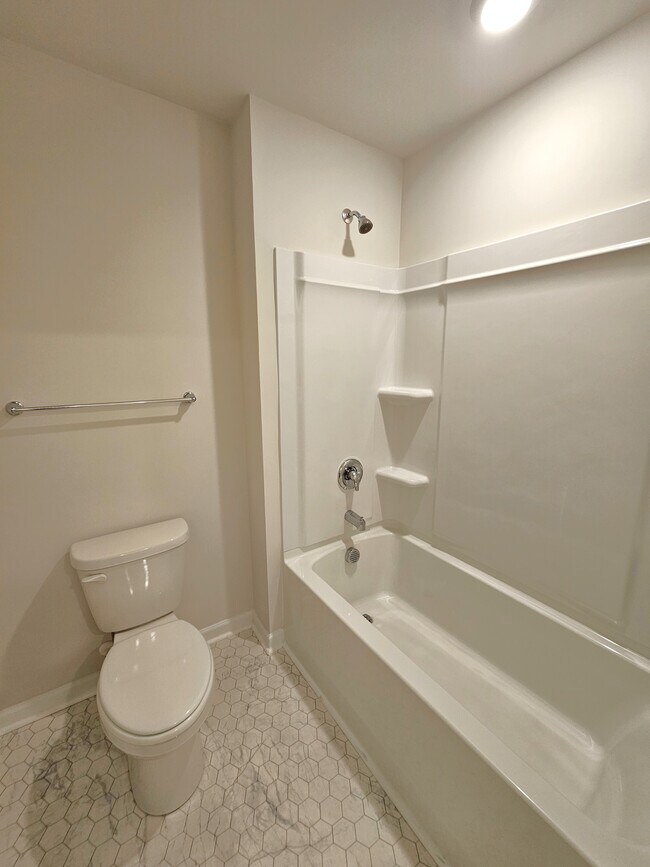 Building Photo - 942 Pineland Dr