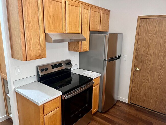 Building Photo - Super Crisp 2 Bedroom w/2 car attached garage