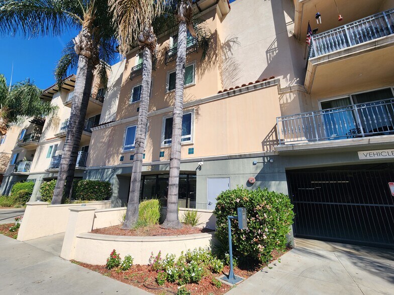 Building Photo - 13941 Sherman Way