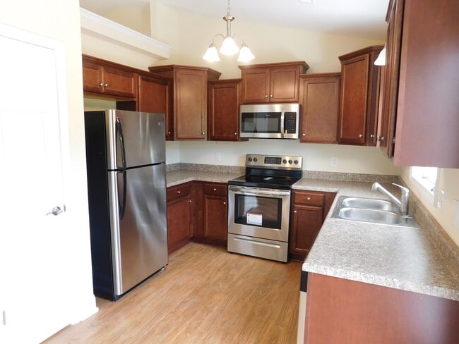 Building Photo - 302 Saratoga Ln