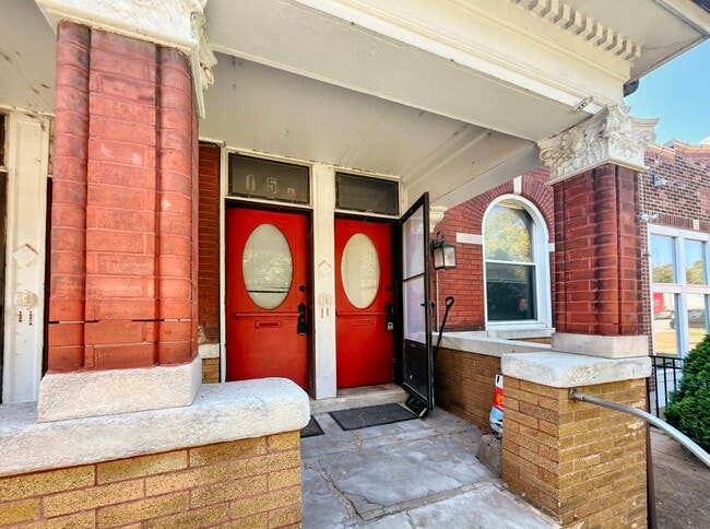 Building Photo - 1852 Russell Blvd