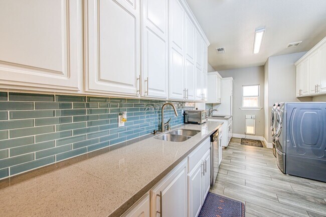 Building Photo - Custom home in beautiful St Andrews Green gated community