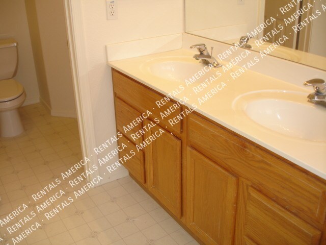 Building Photo - 17463 W Rock Wren Ct