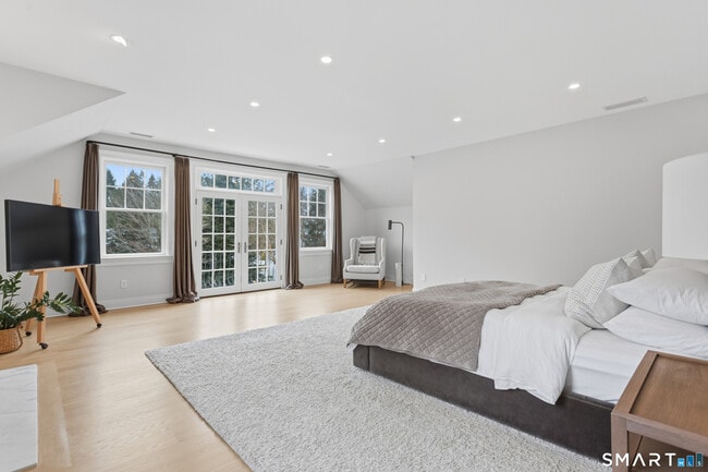 Building Photo - 4 Winker Ln