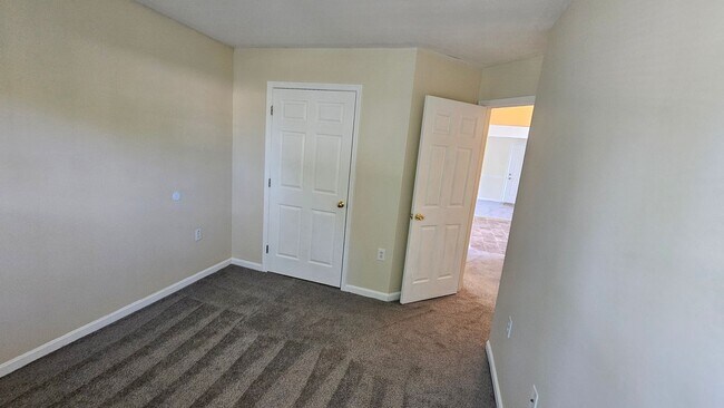 Building Photo - 349 Woodpoint Ave