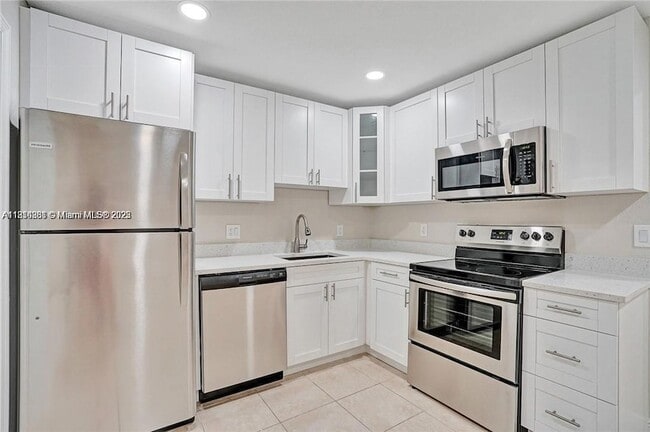Building Photo - 9457 SW 52nd Ct