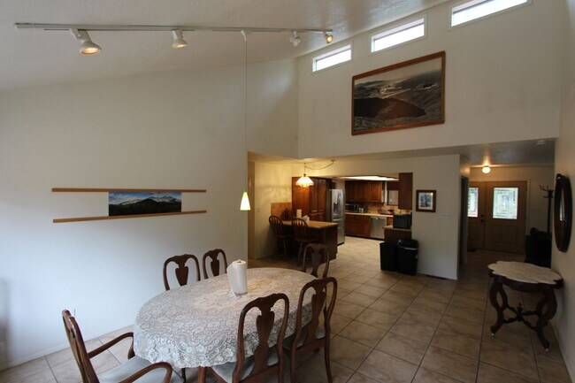 Building Photo - 3270 S Little Dr