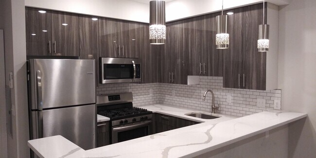 Building Photo - 801 Summit Ave